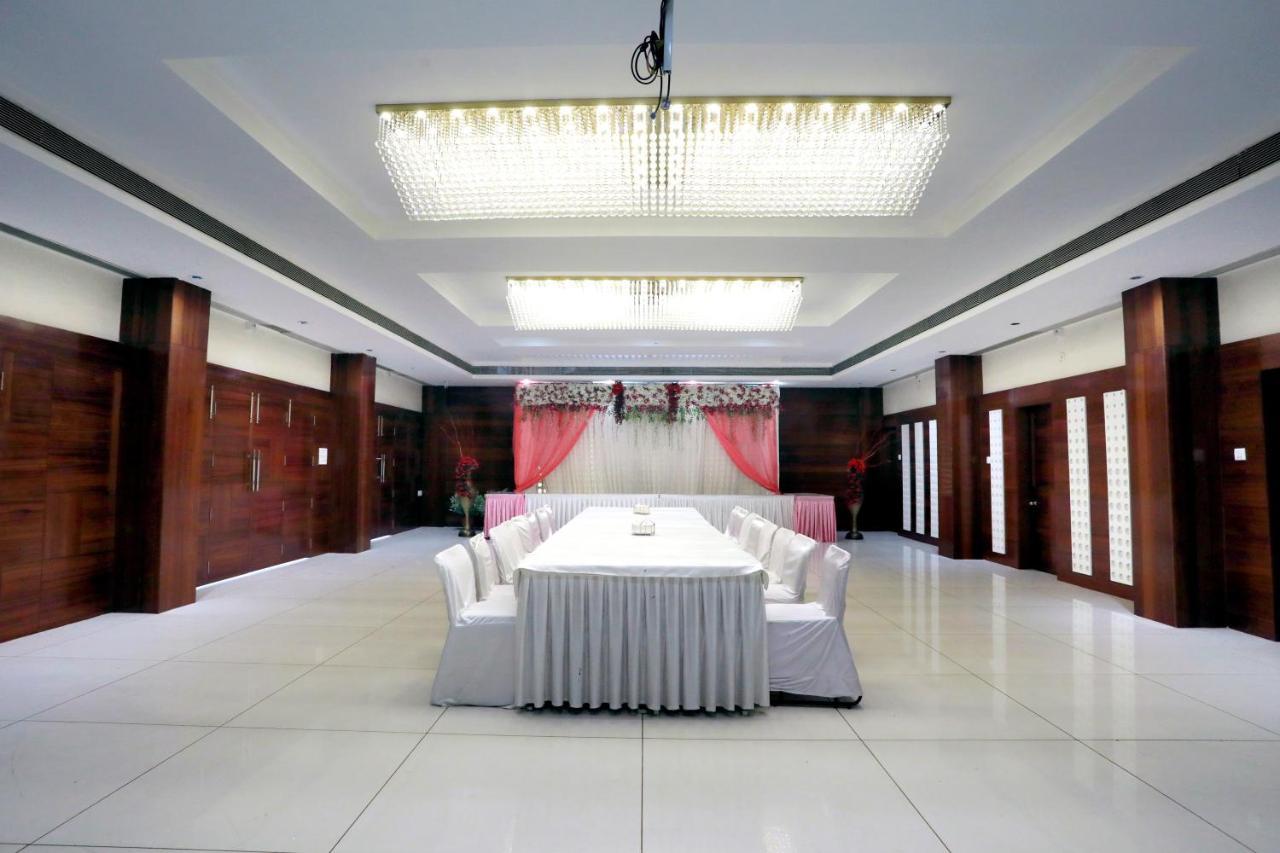 Hotel Shri Khedapati International Dewas Exterior foto