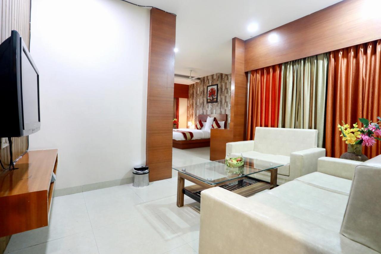 Hotel Shri Khedapati International Dewas Exterior foto