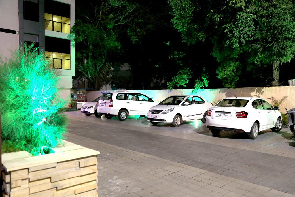 Hotel Shri Khedapati International Dewas Exterior foto
