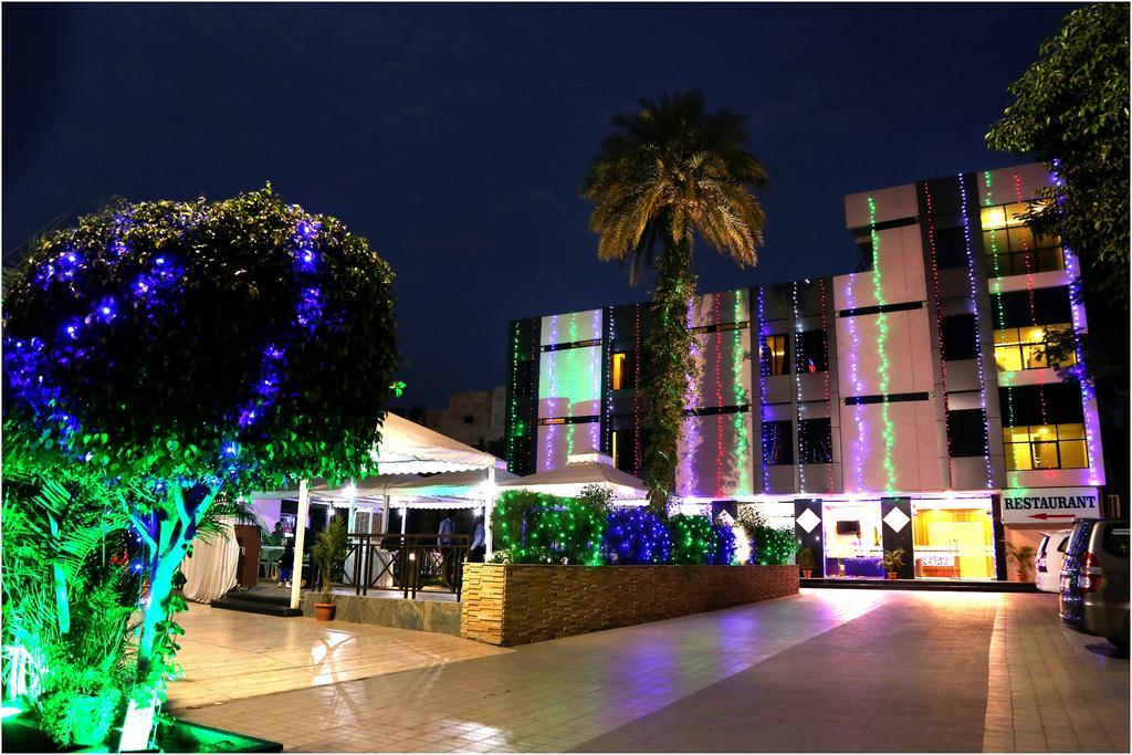 Hotel Shri Khedapati International Dewas Exterior foto
