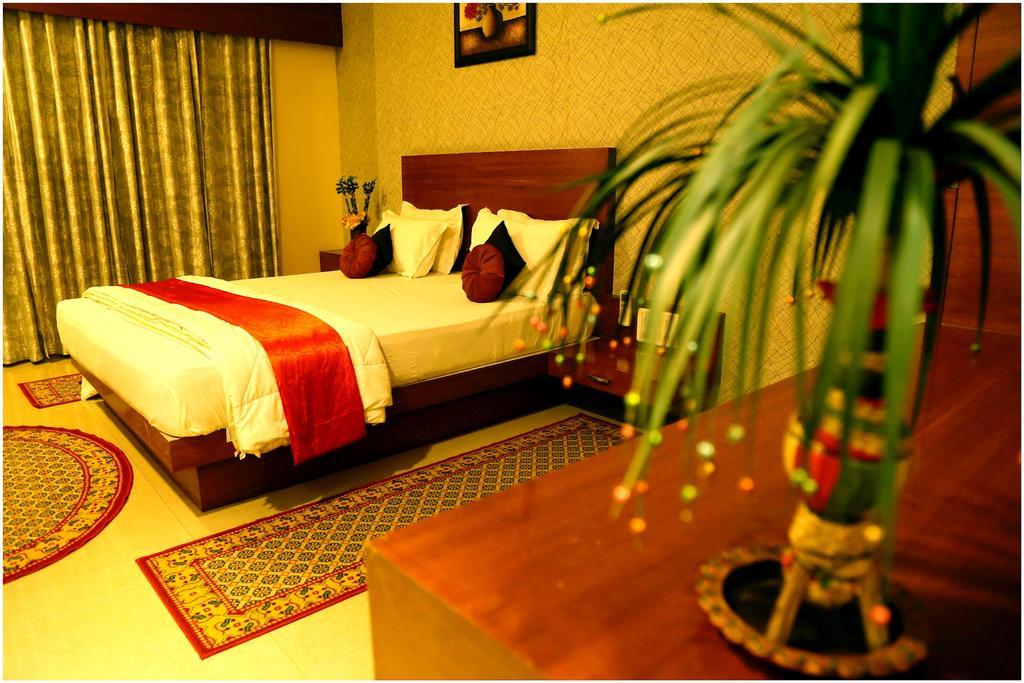 Hotel Shri Khedapati International Dewas Exterior foto