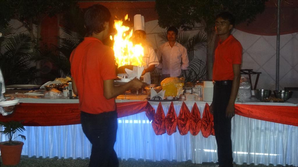 Hotel Shri Khedapati International Dewas Exterior foto