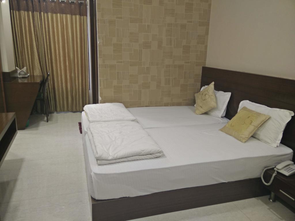 Hotel Shri Khedapati International Dewas Exterior foto
