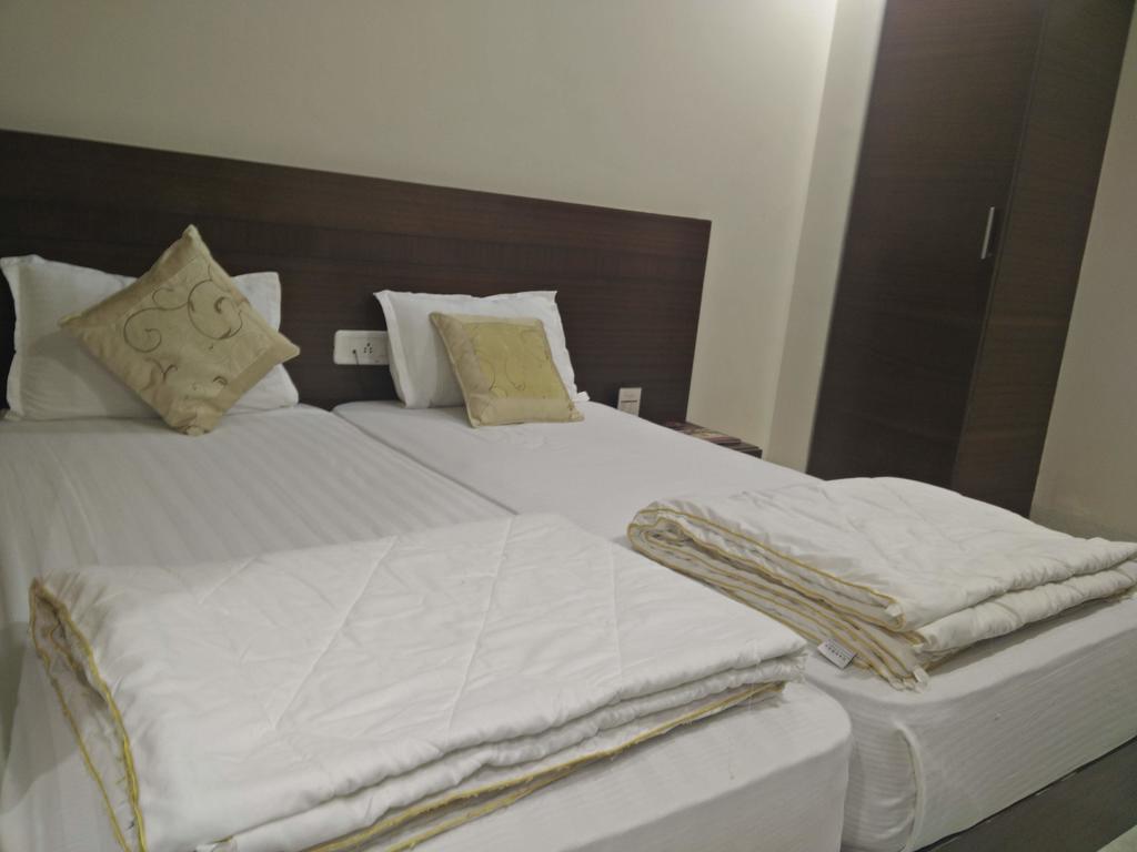 Hotel Shri Khedapati International Dewas Exterior foto