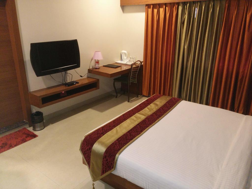 Hotel Shri Khedapati International Dewas Exterior foto
