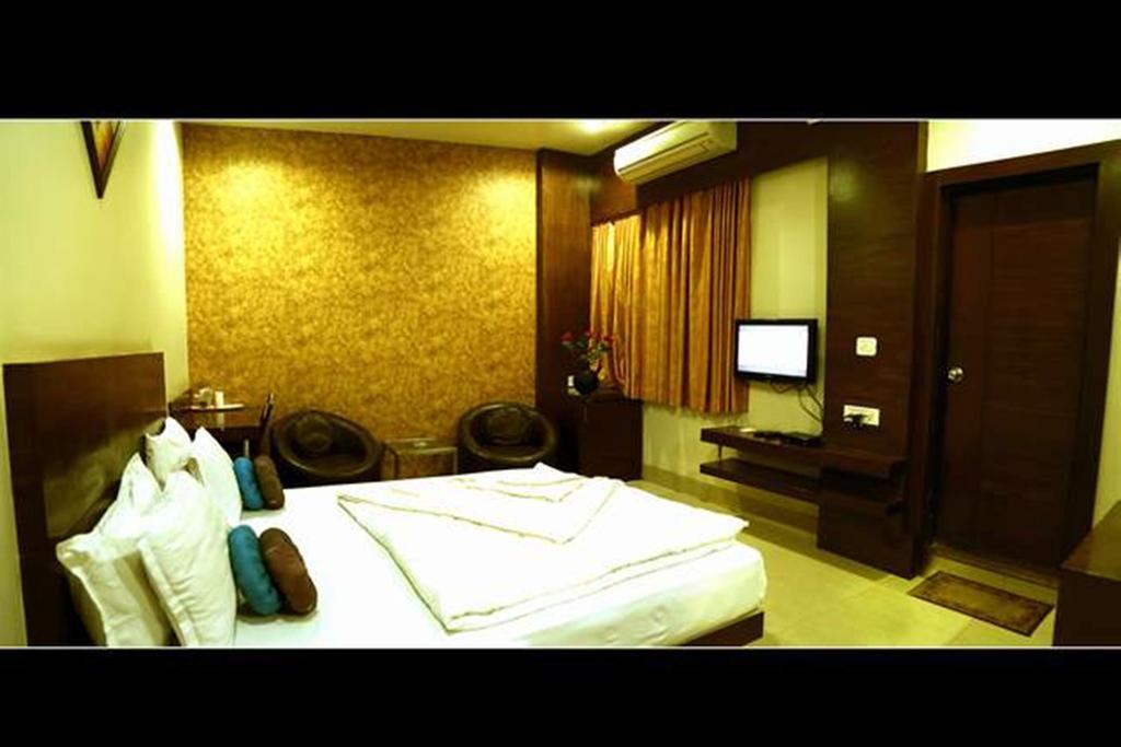 Hotel Shri Khedapati International Dewas Exterior foto