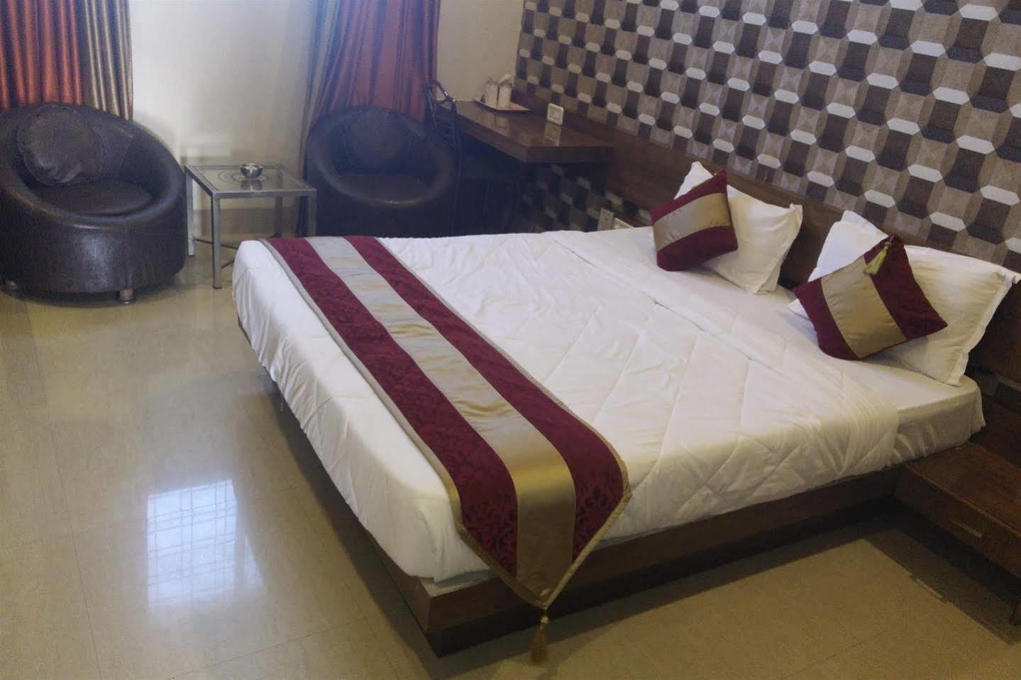 Hotel Shri Khedapati International Dewas Exterior foto