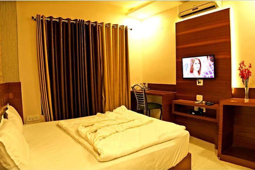 Hotel Shri Khedapati International Dewas Exterior foto