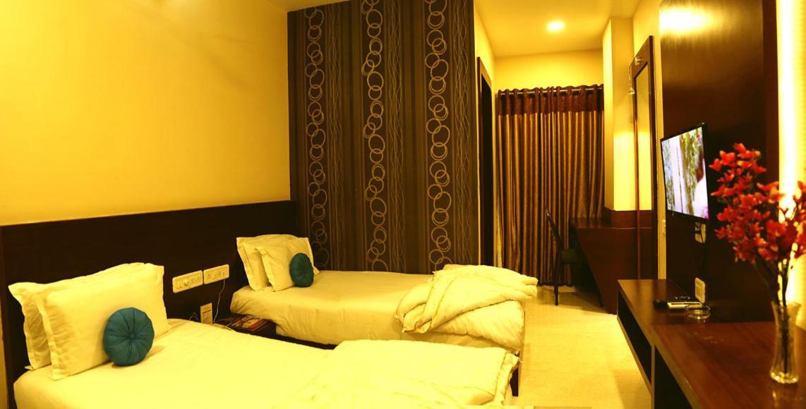 Hotel Shri Khedapati International Dewas Exterior foto