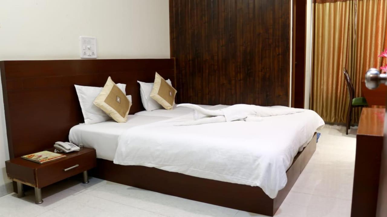 Hotel Shri Khedapati International Dewas Exterior foto